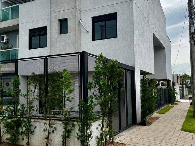 #102 - Casa para Venda em Porto Alegre - RS