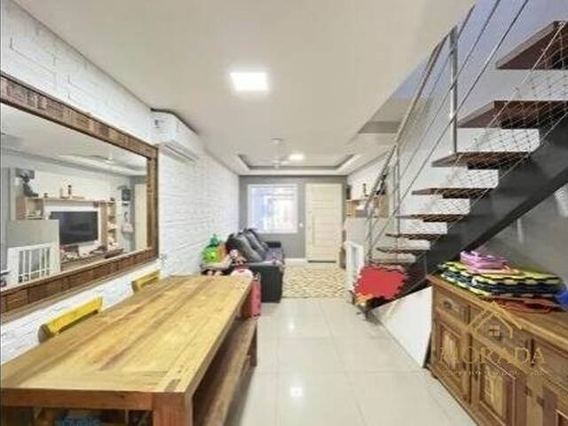 #124 - Casa para Venda em Porto Alegre - RS