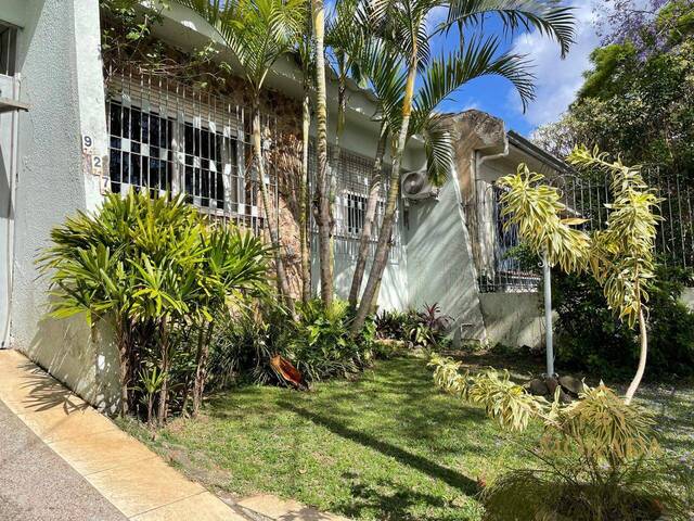 #183 - Casa para Venda em Porto Alegre - RS