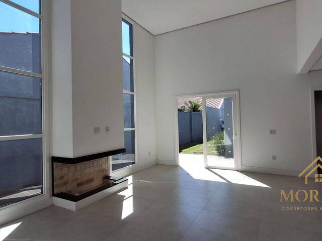 #195 - Casa para Venda em Porto Alegre - RS